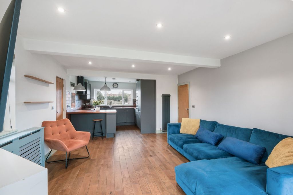 Property photo 2 of 18