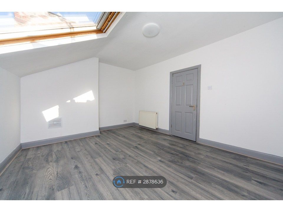 Property photo 3 of 15 Bedroom 1 (Photo 1)