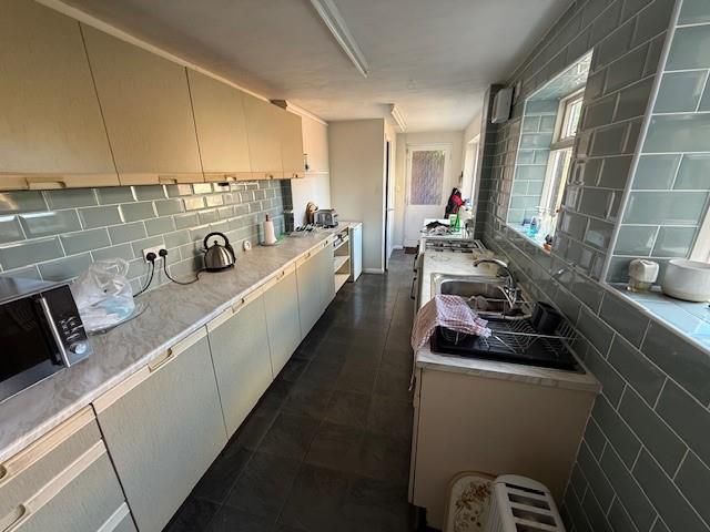 Property photo 3 of 21 Kitchen
