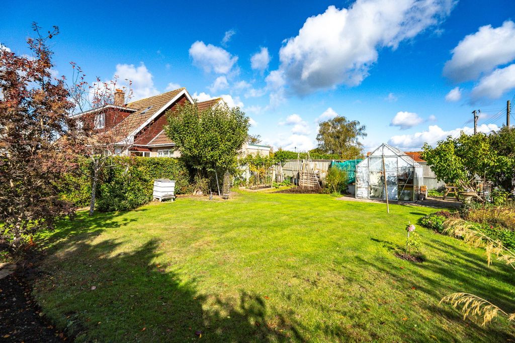 Property photo 3 of 28