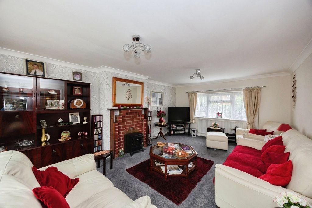 Property photo 2 of 17 Photo