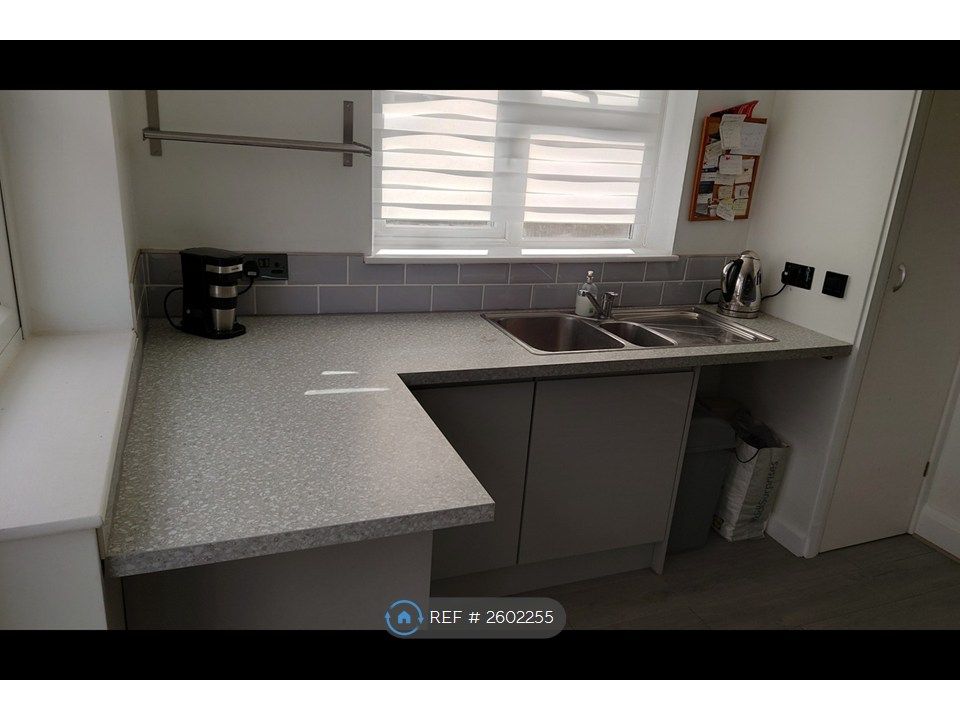 Property photo 3 of 18 Kitchen 2
