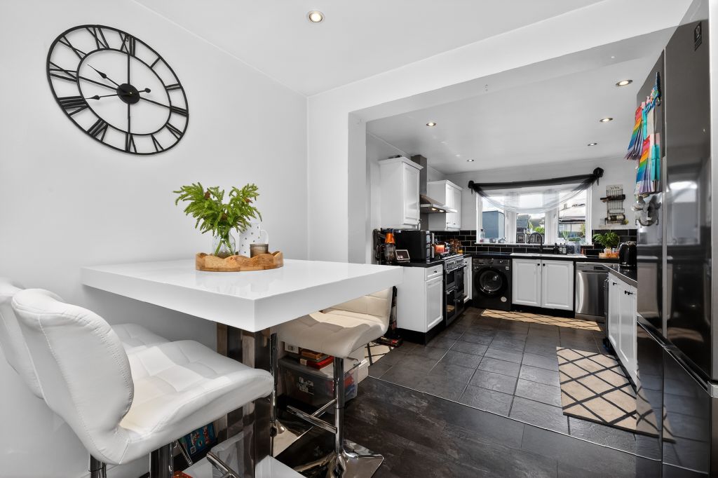 Property photo 3 of 20