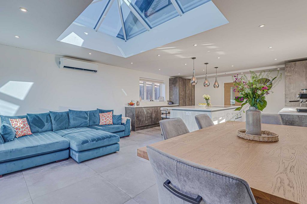 Property photo 3 of 45