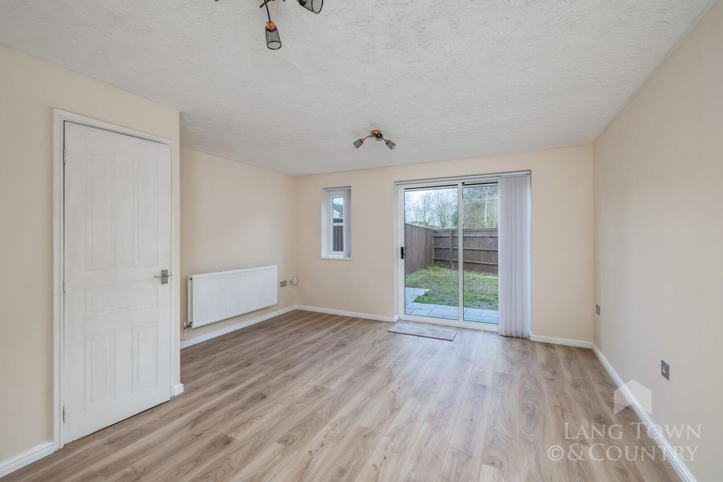 Property photo 2 of 7 Living Room