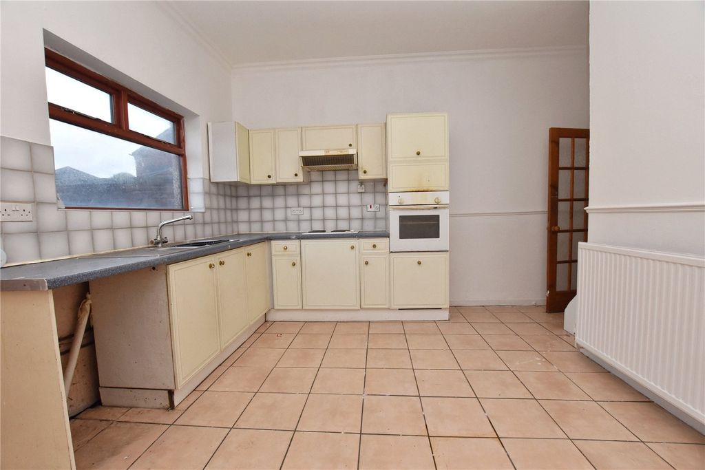 Property photo 2 of 12 Picture No. 14