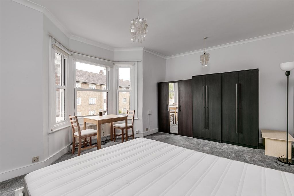 Property photo 2 of 7 Devonshire Road, 140A-3.Jpg