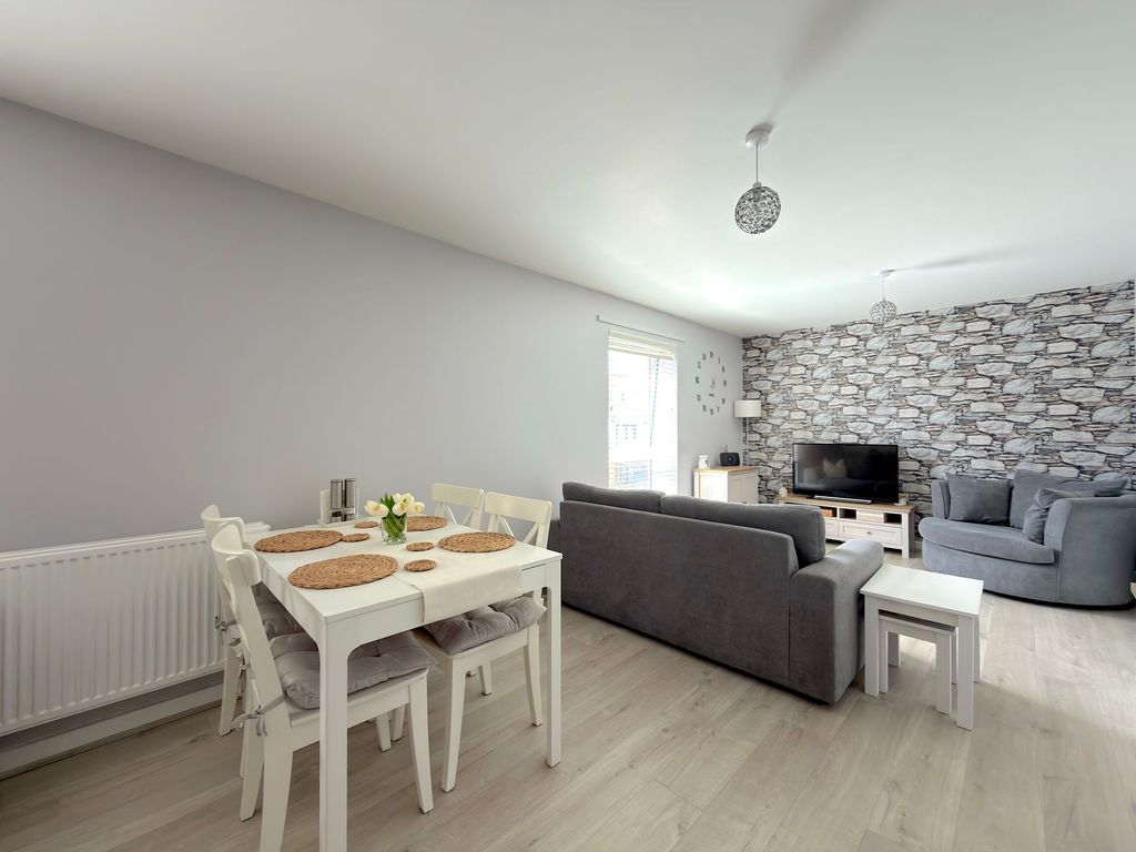 Property photo 2 of 13 Living Room/Dining Room/Kitchen (3)
