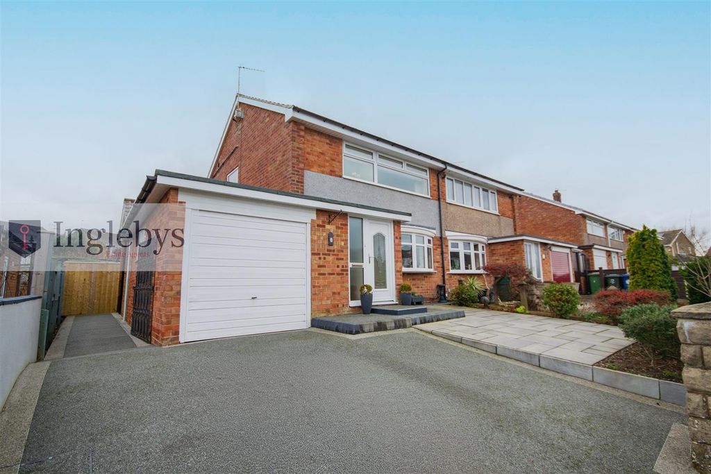 Property photo 1 of 28