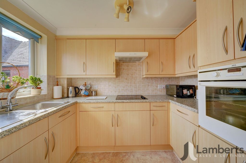 Property photo 3 of 14 Kitchen