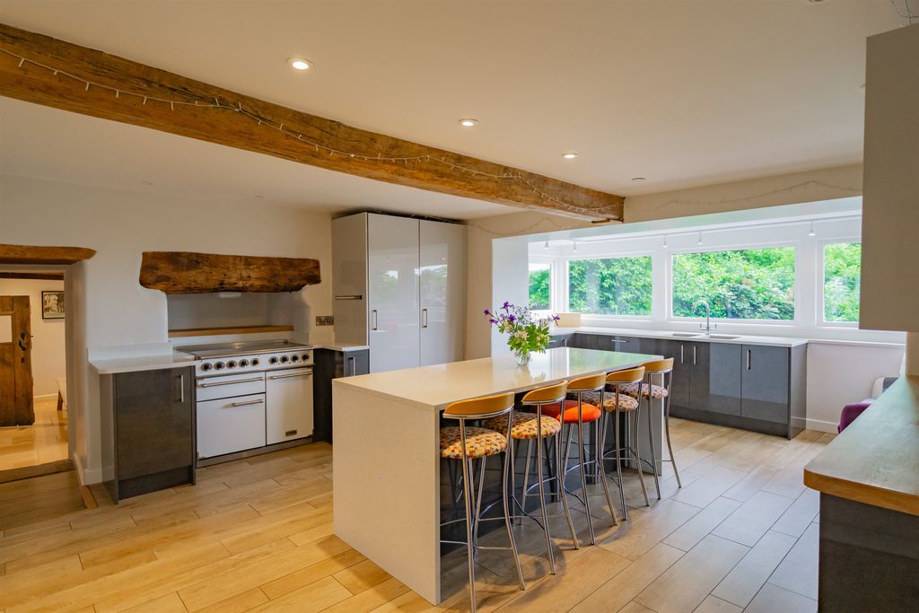 Property photo 2 of 49