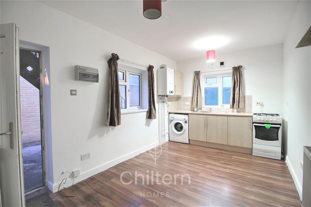 Property photo 1 of 5 Studio Flat