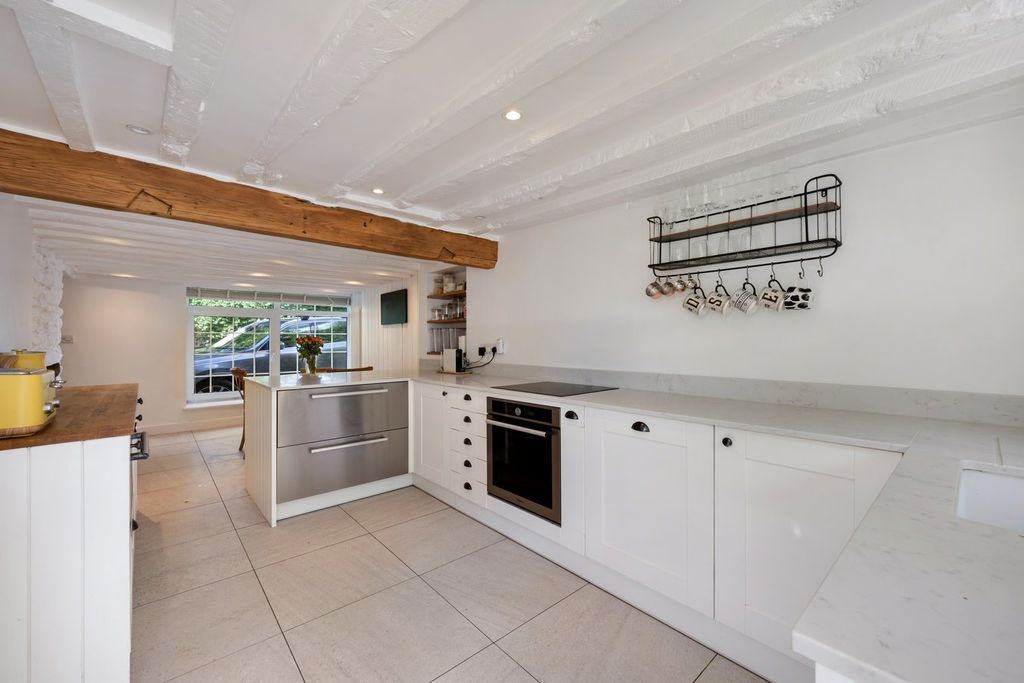 Property photo 2 of 28