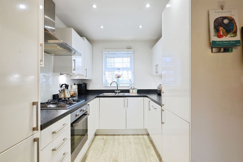 Property photo 2 of 16 Kitchen Dining Area