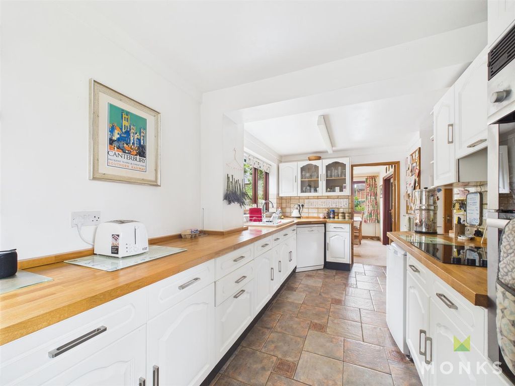 Property photo 3 of 26 Cam01520G0-Pr0239-Still015.Jpg