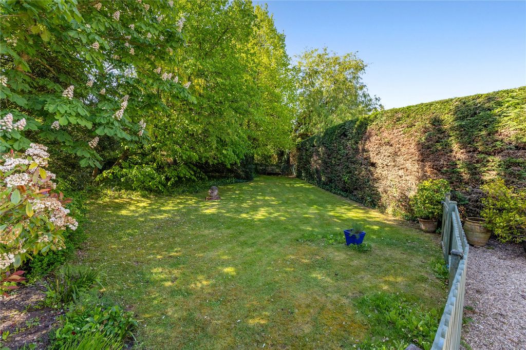 Property photo 3 of 19 Front Garden