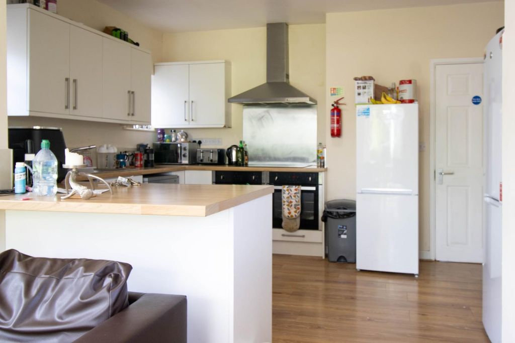 Property photo 2 of 5 Kitchen.Jpg
