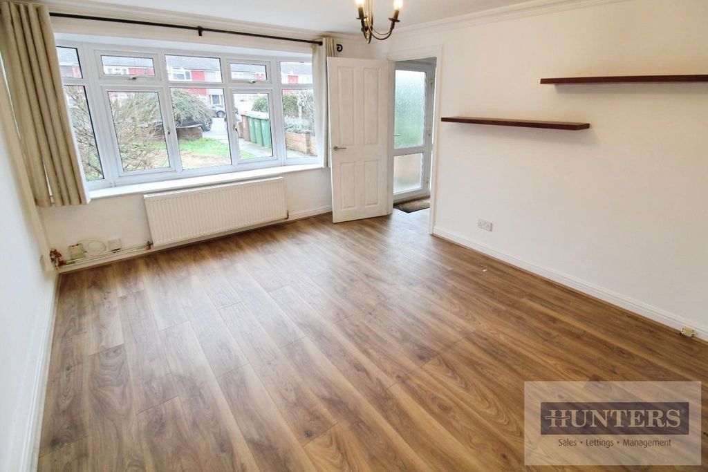 Property photo 2 of 11 Lounge