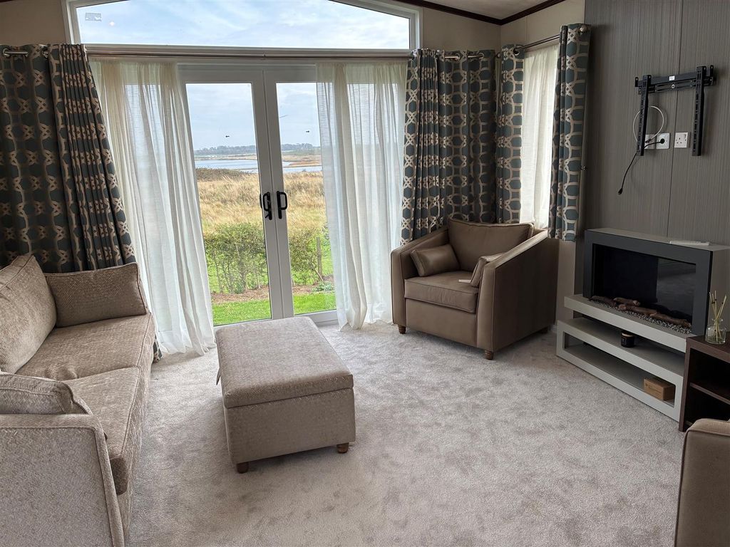 Property photo 2 of 14 Lounge 1.Jpg