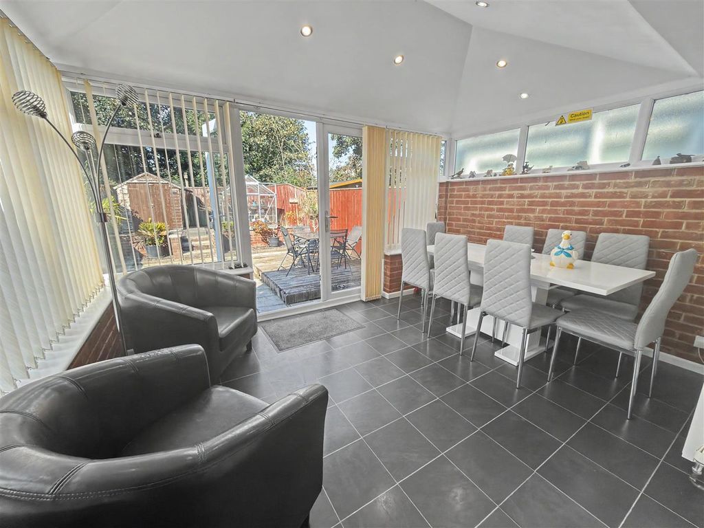 Property photo 3 of 10 Garden Room