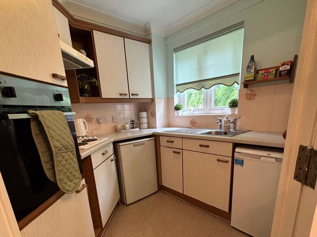 Property photo 3 of 14 Kitchen