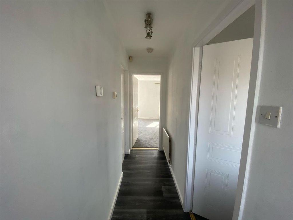 Property photo 2 of 19 Hallway.Jpg