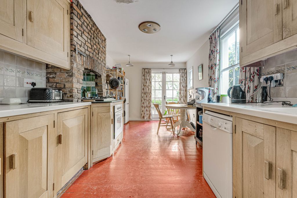 Property photo 3 of 11