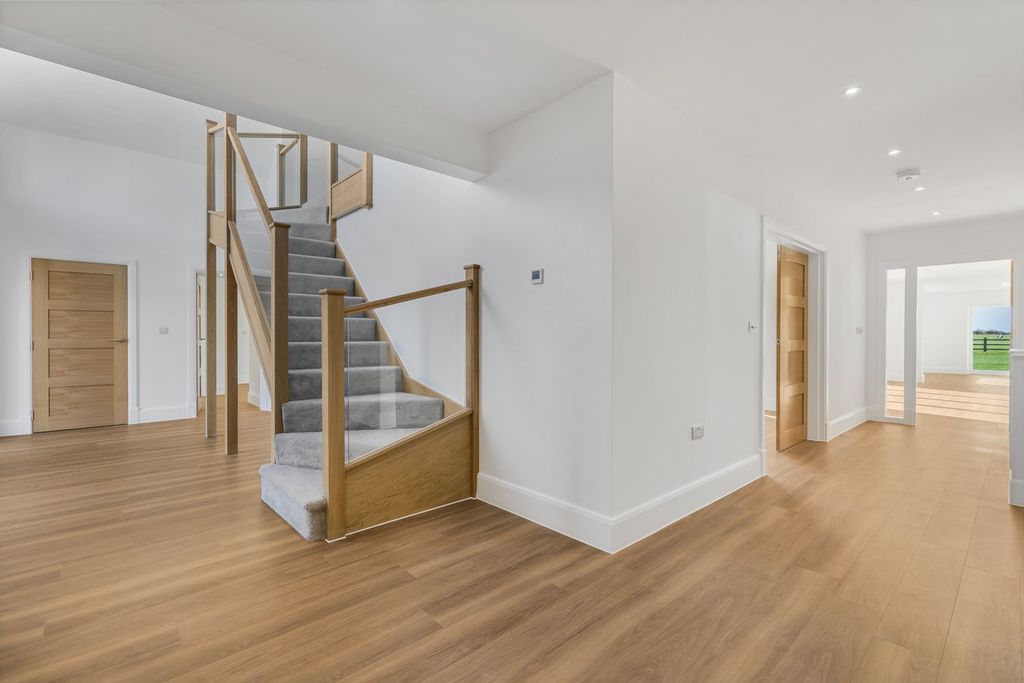 Property photo 3 of 25