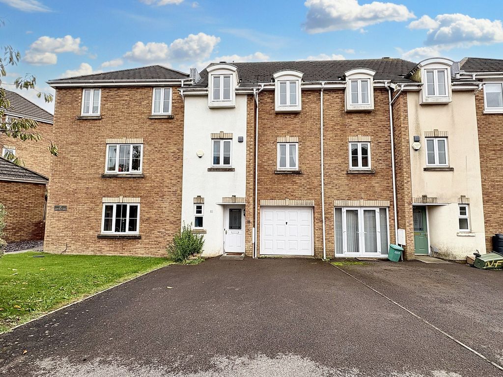 Property photo 2 of 18