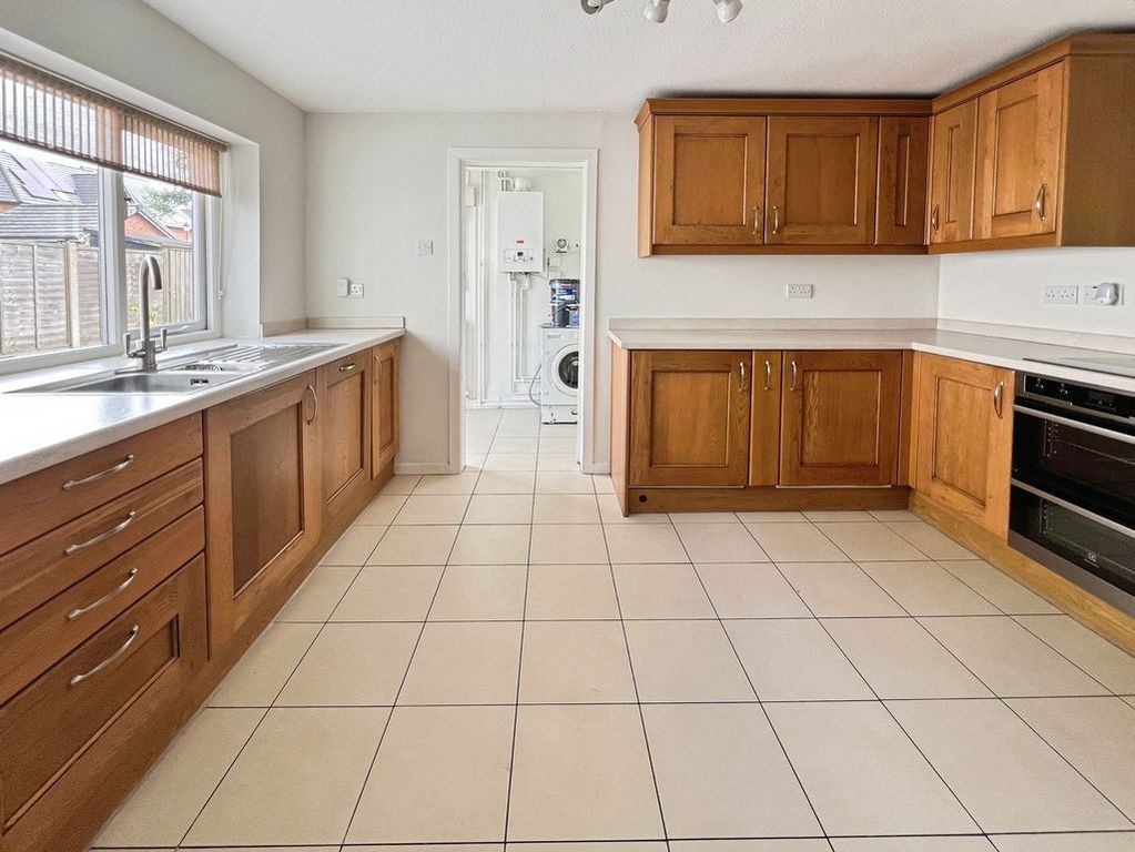 Property photo 2 of 19 Kitchen