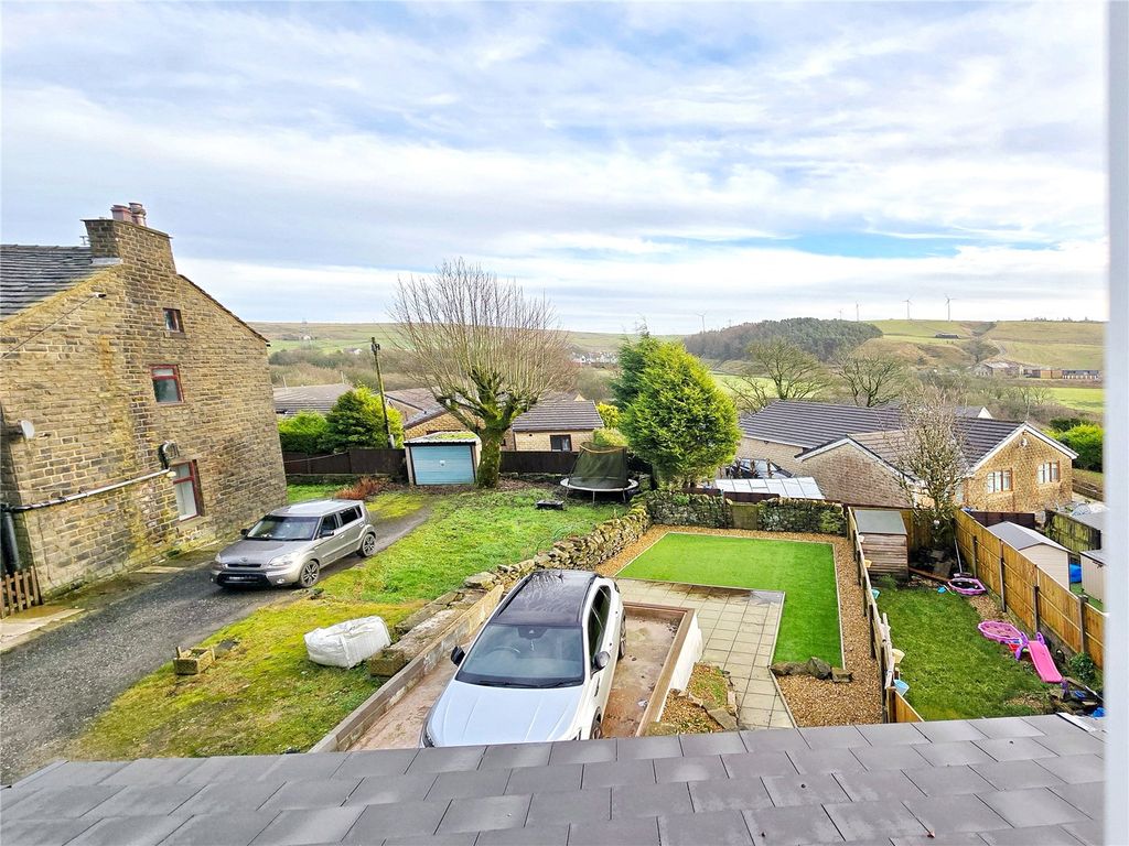 Property photo 2 of 16 Parking-Garden-Views