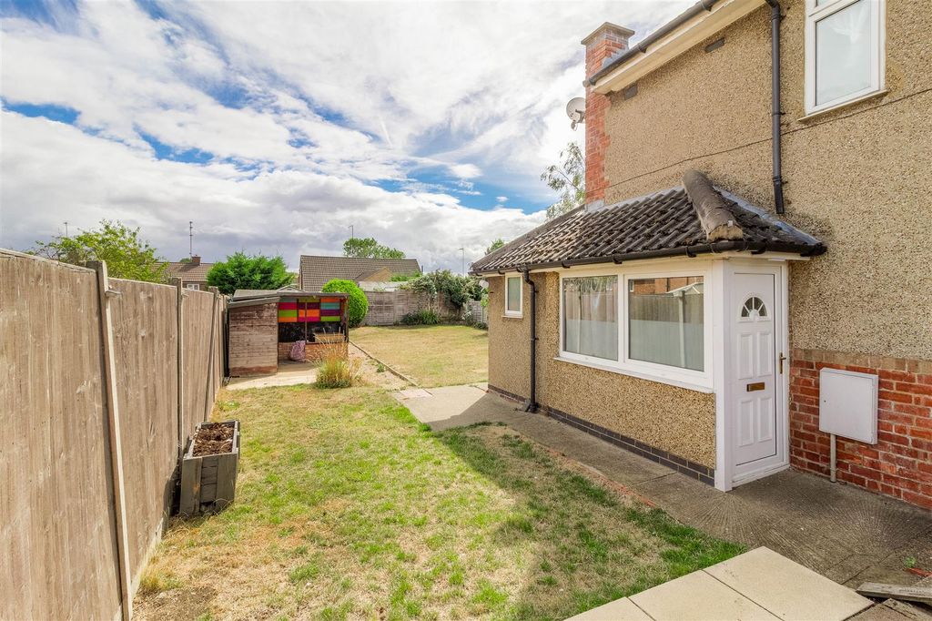 Property photo 3 of 16 Side Garden Looking To Rear Garden