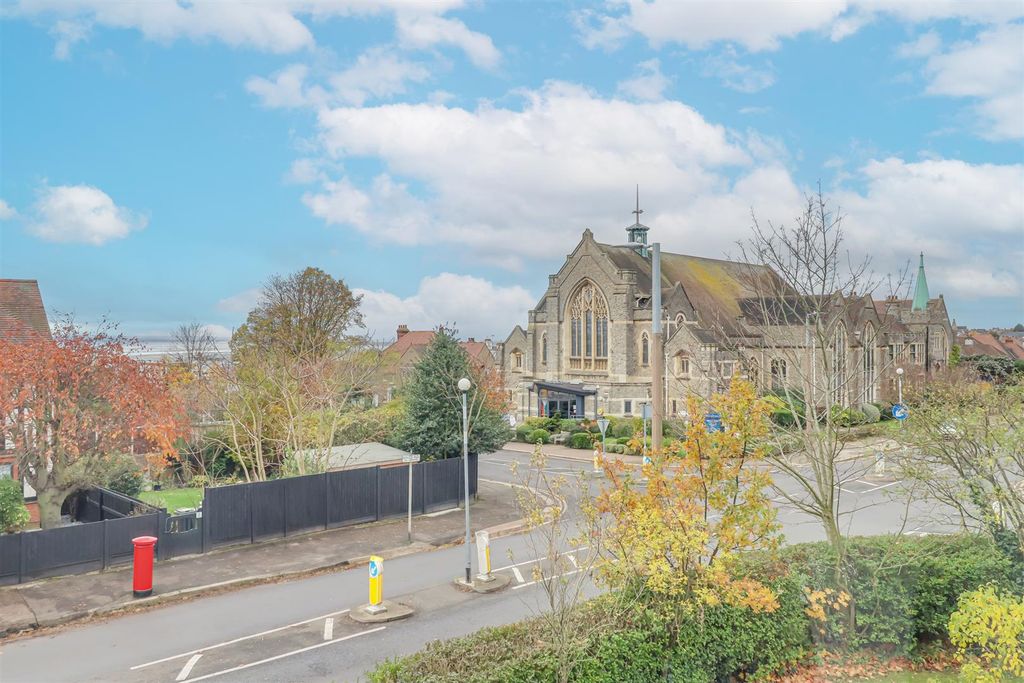 Property photo 2 of 13