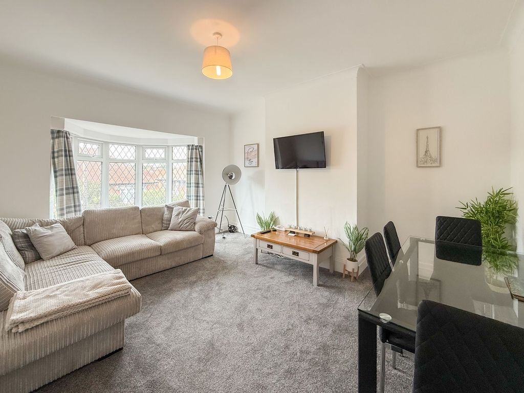 Property photo 3 of 11 Lounge/Diner