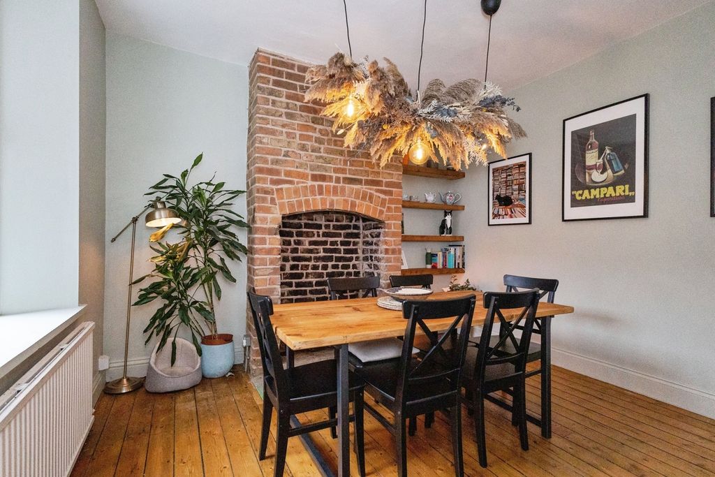 Property photo 3 of 25 Pbox-Img.Jpg