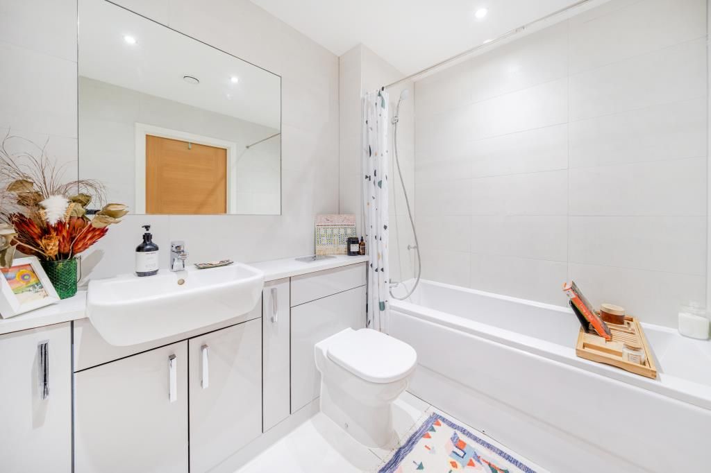 Property photo 3 of 15 Bathroom