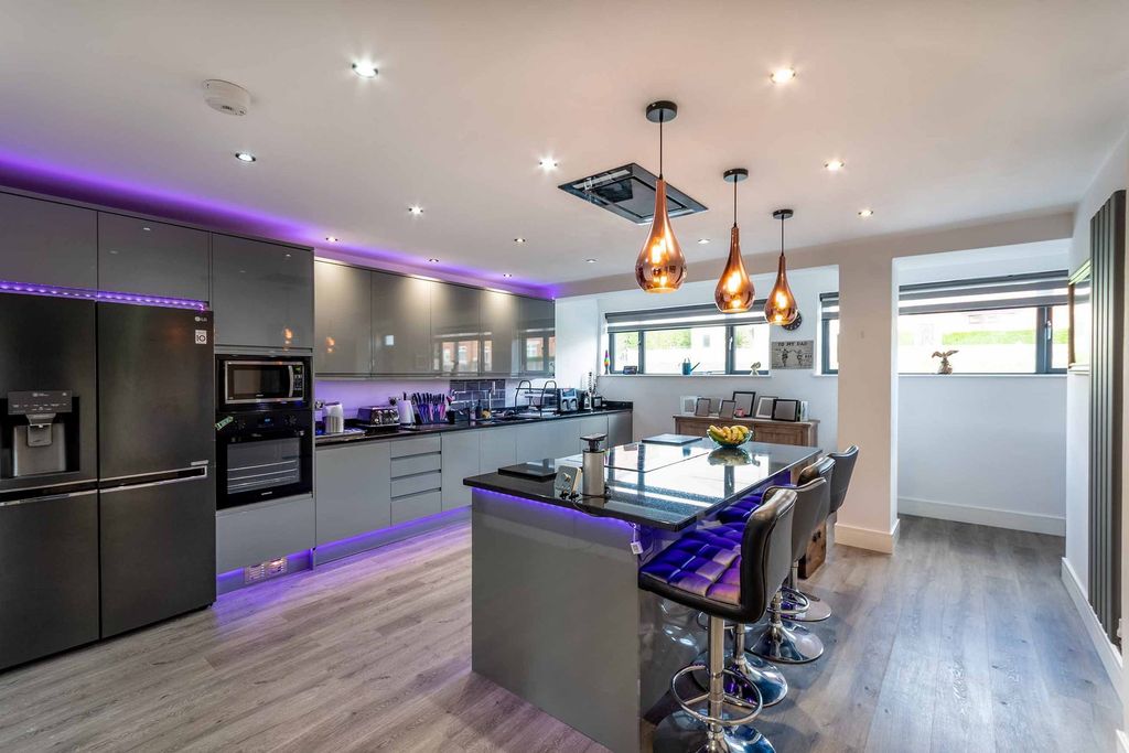 Property photo 2 of 22