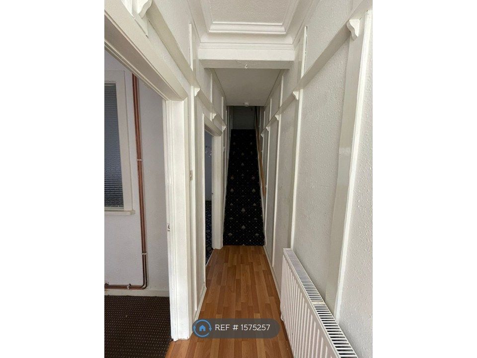 Property photo 2 of 5 Hall