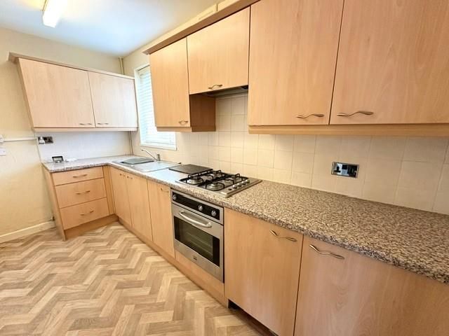Property photo 3 of 7 Kitchen