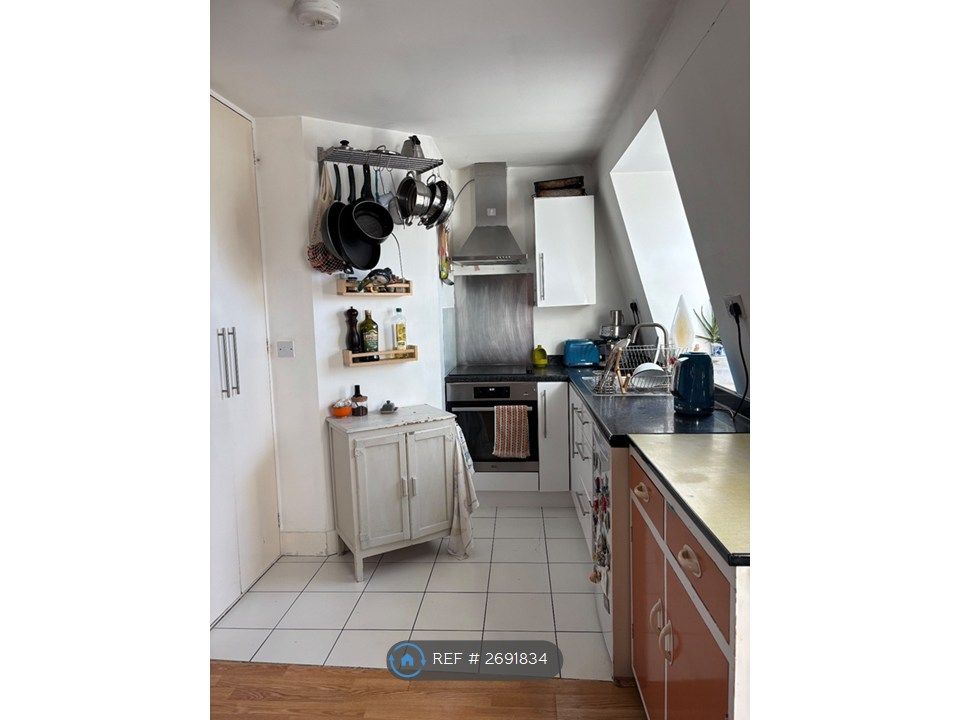 Property photo 3 of 20 Kitchen