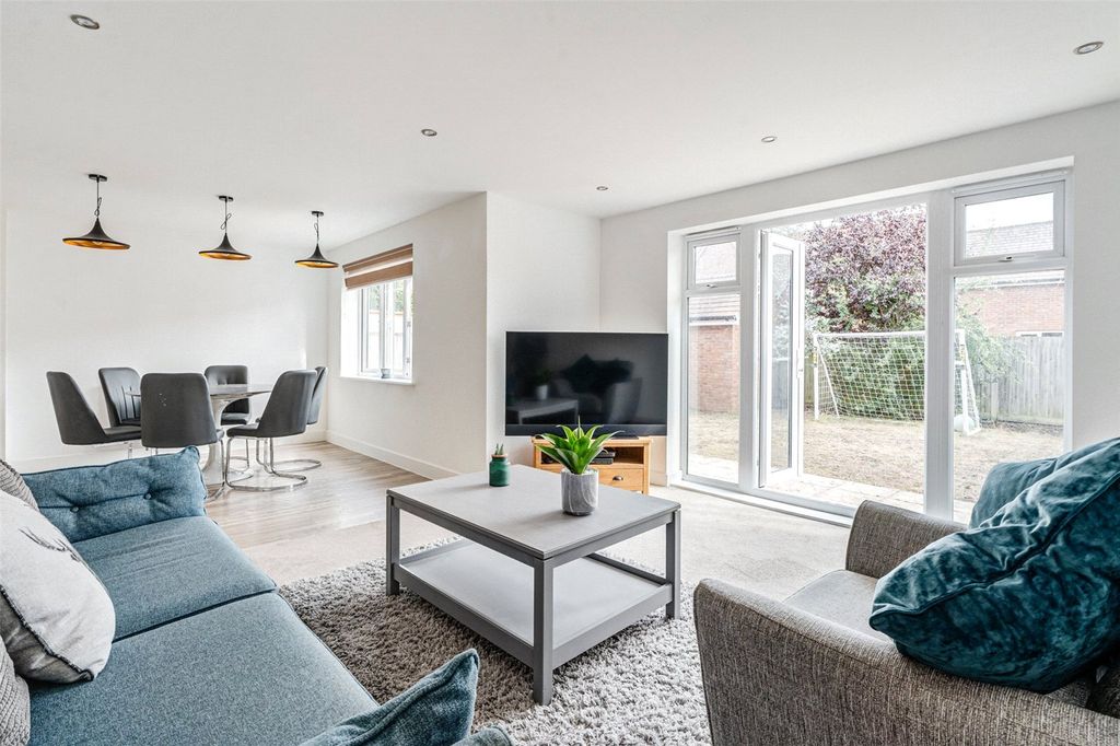 Property photo 2 of 25 Picture No. 23