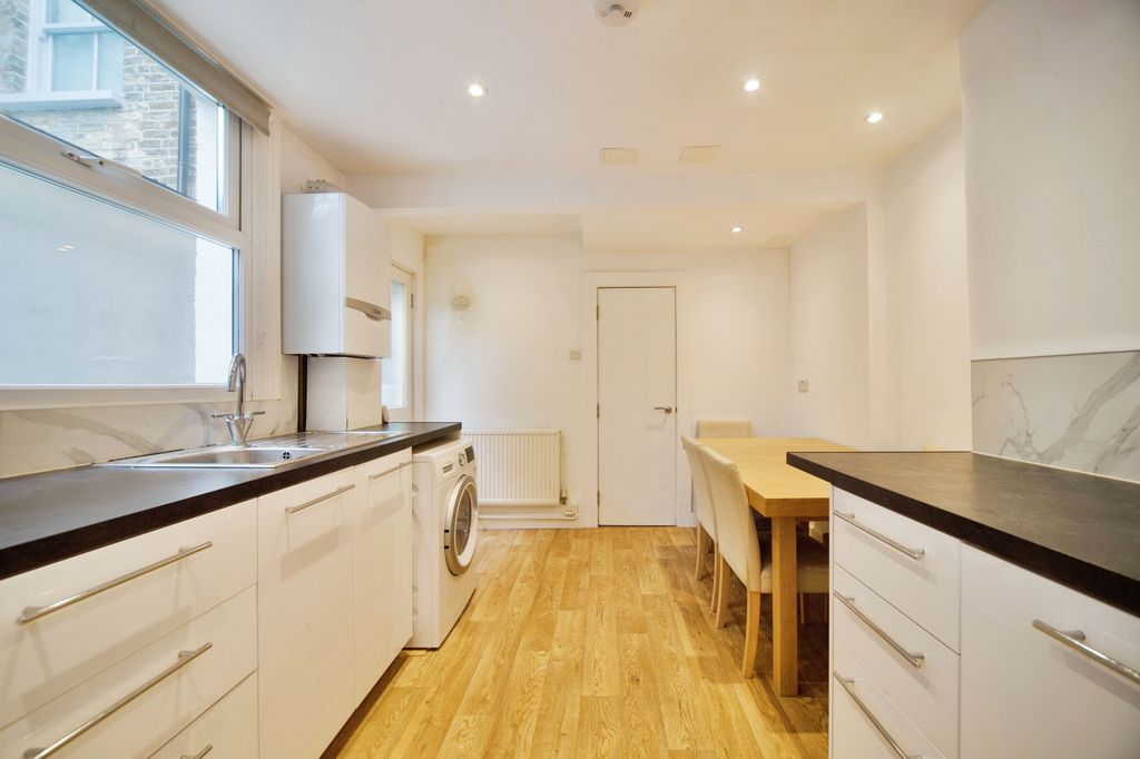 Property photo 3 of 17 Kitchen