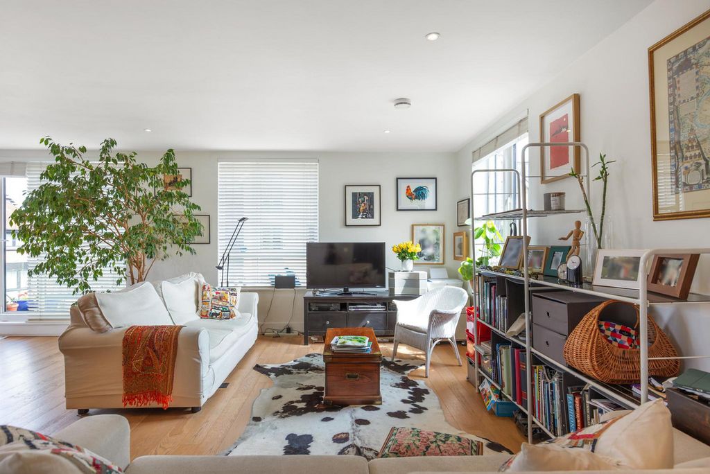 Property photo 3 of 17