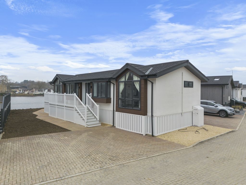 Property photo 1 of 10 Front