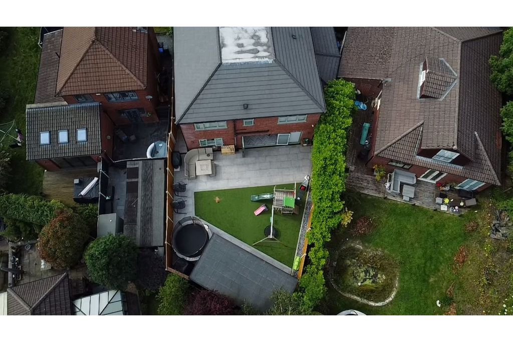 Property photo 2 of 40
