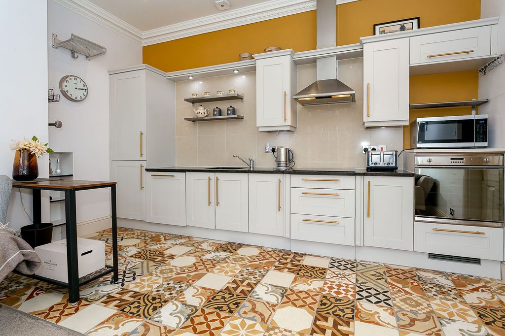 Property photo 3 of 12