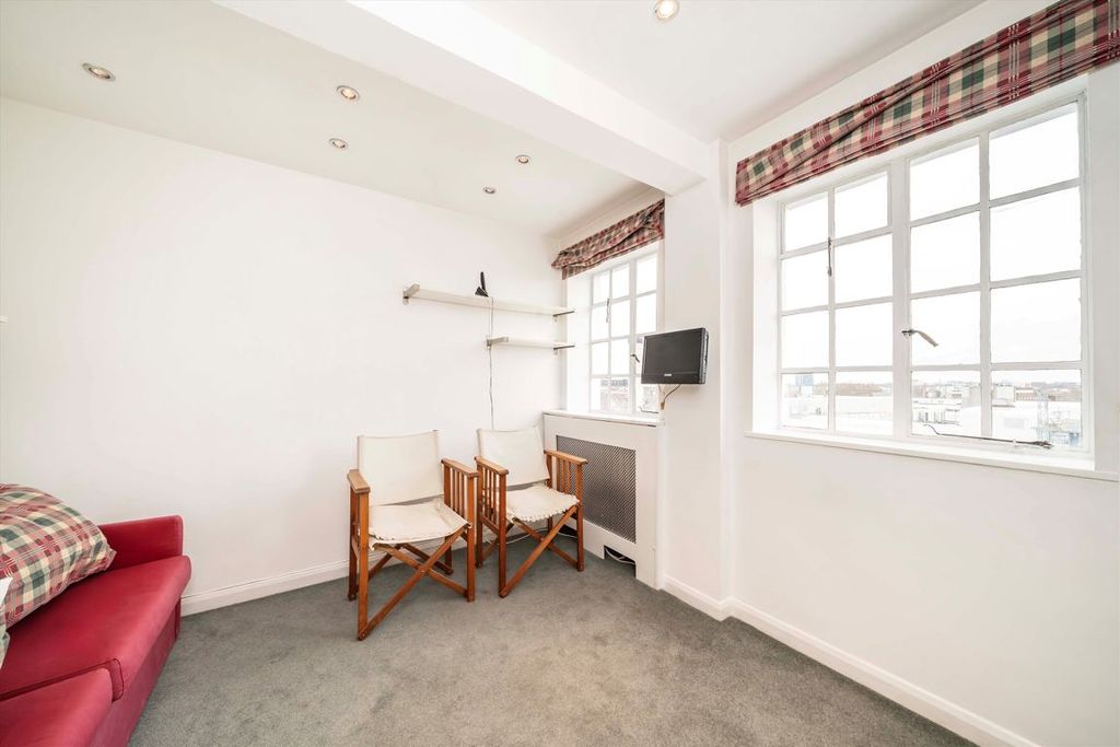 Property photo 3 of 6