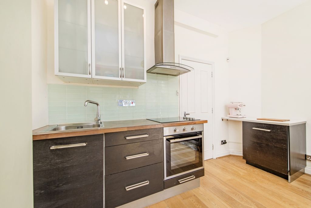 Property photo 2 of 8 Kitchen