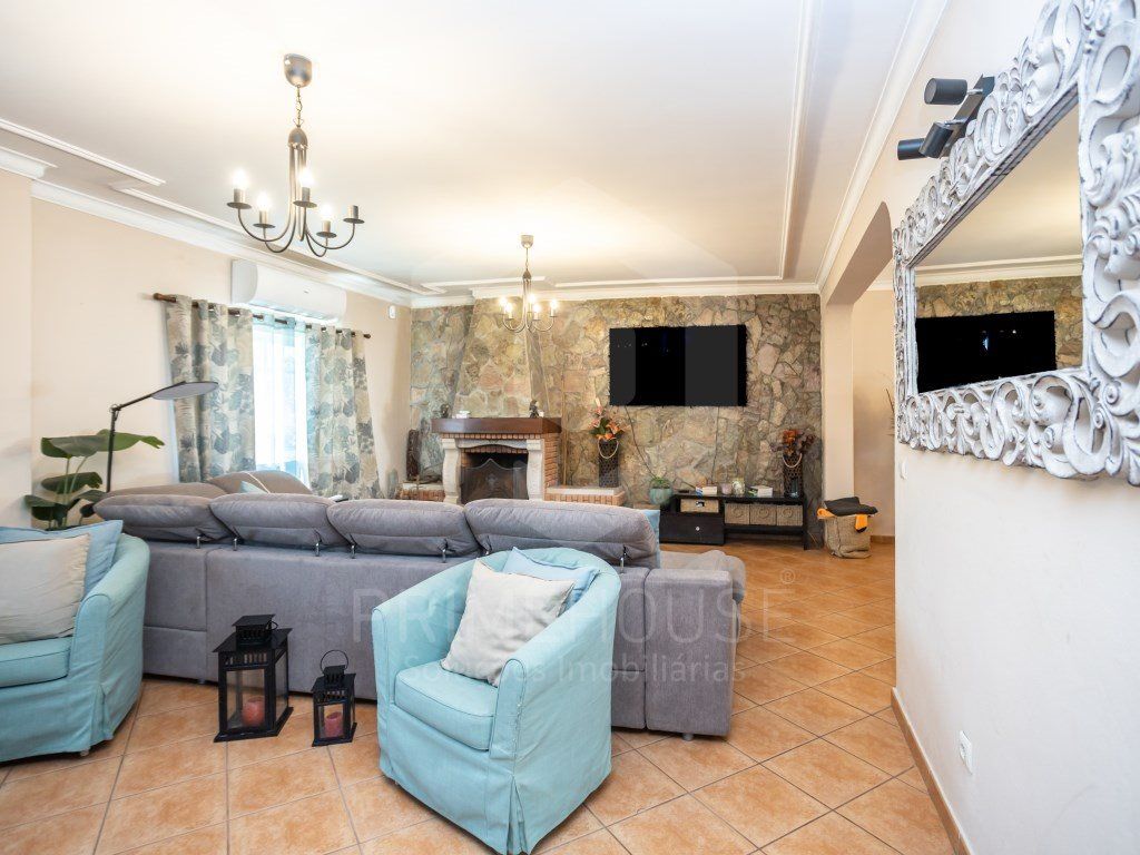 Property photo 2 of 42
