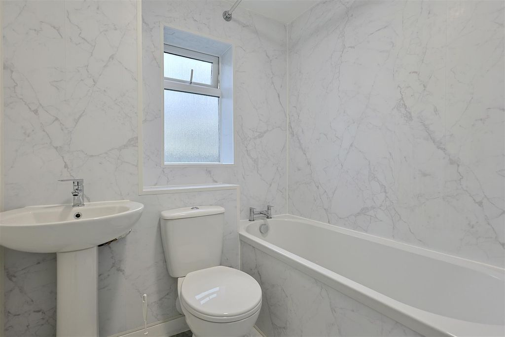 Property photo 3 of 13 25730Aae-5943-4Ef2-Acf3-016Bab12B1E2_1_201_A.Jpeg